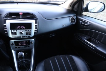 Lancia Delta III Hatchback 1.9 Twinturbo MultiJet 190KM 2008 Lancia Delta 1.9 MultiJet, 187 KM, Klima, zdjęcie 7