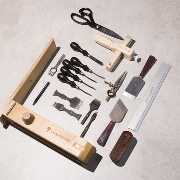 Металлическая противоскользящая линейка для раскроя кожи 20 см - CraftPoint