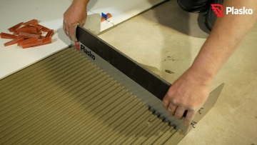 PLASKO SLIDE 8 РЕГУЛИРУЕМЫЙ ЗУБЧАТЫЙ шпатель с чехлами макс. 600 мм
