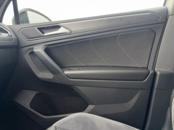 Volkswagen Tiguan II SUV Facelifting 2.0 TDI 200KM 2022 Volkswagen Tiguan 2.0 TDI SCR 4Mot R-Line DSG, Serwis ASO, Gwarancja, FV23, zdjęcie 31