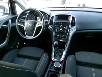 Opel Astra J Hatchback 5d 1.7 CDTI ECOTEC 110KM 2010 Opel Astra J 1.7 D Sprowadzona Dobre Wyposazenie, zdjęcie 6