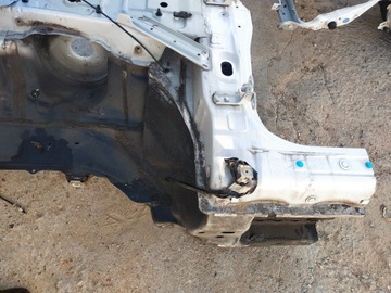 PEUGEOT 4008 ČTVRTKA PŘEDNÍ LEVÝ