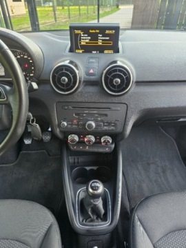 Audi A1 I Hatchback 3d 1.6 TDI 90KM 2014 Audi A1 3-drzwiowe S-LINE ASO navi grz. fotele klima ALU 17 2xkola g, zdjęcie 12