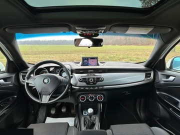 Alfa Romeo Giulietta Nuova II Hatchback 5d 1.4 TB 16v Mair 170KM 2011 Alfa Romeo Giulietta 1.4 TB 16V Multiair Collezione 170KM 2011r, zdjęcie 2