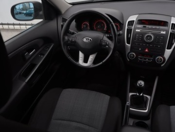 Kia Ceed I SW Facelifting 1.6 CRDi VGT 115KM 2010 Kia Ceed 1.6 CRDi, Salon Polska, Klima, zdjęcie 6