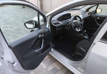 Peugeot 208 I 2013 Peugeot 208 e-HDi FAP 92 EGS6 StopampStart Allure 1.6 Diesel, zdjęcie 14