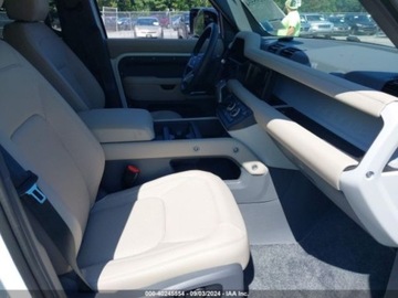 Land Rover Defender IV (L663) 2024 Land Rover Defender p300, 2024r., 4x4, 2.0L 2.0 Benzyna 296KM, zdjęcie 8