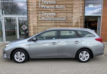 Toyota Auris II Touring Sports Hybrid 135 136KM 2014 Toyota Auris Toyota Auris 1.8 Hybryda 136KM, zdjęcie 2