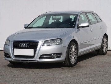 Audi A3 8P Hatchback 3d 1.6 TDI 105KM 2011 Audi A3 1.6 TDI, Klima, Klimatronic, Tempomat, zdjęcie 1