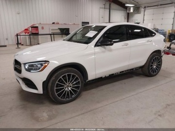 Mercedes GLC C253 2021 Mercedes-Benz GLC 2021 MERCEDES-BENZ GLC 300 4MATIC COUPE 2.0 Benzyna 255KM, zdjęcie 3