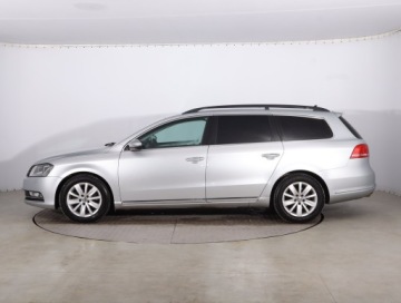 Volkswagen Passat B7 Variant 2.0 TDI CR DPF BlueMotion 140KM 2013 VW Passat 2.0 TDI, DSG, Navi, Xenon, Bi-Xenon, zdjęcie 2