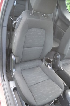 MITSUBISHI COLT VI 3D SEDADLO SPOLUJEZDCE PRAVÝ