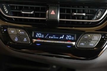 Toyota C-HR I Crossover Facelifting 1.8 Hybrid 122KM 2020 Toyota C-HR 1.8 Hybrid Executive 1.8 Hybryda 122KM, zdjęcie 33