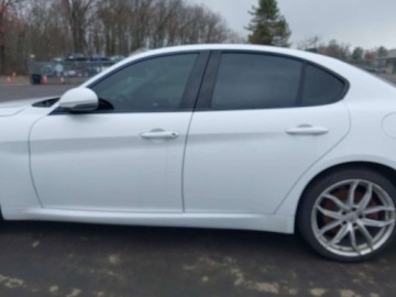 Alfa Romeo Giulia II Sedan 2.0 TBi 280KM 2019 Alfa Romeo Giulia 2019 ALFA ROMEO GIULIA TI SPORT AWD 2.0 Benzyna 280KM, zdjęcie 3