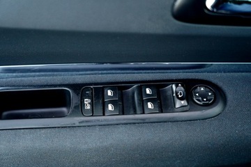 Peugeot 5008 I Minivan Facelifting 2.0 HDi 163KM 2015 Peugeot 5008 FELINE kamera SKÓRA nawi PANORAMA, zdjęcie 12