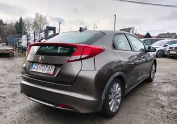 Honda Civic IX Hatchback 5d 1.8 i-VTEC 142KM 2013 Honda Civic 2013r, SALON POLSKA. 1.8 Benzyna. Lekko uszkodzony lewy bok. J, zdjęcie 3