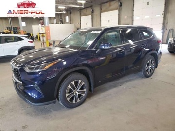 Toyota Highlander III 2021 Toyota Highlander 2021 TOYOTA HIGHLANDER HYBRID XLE 2.5 Hybryda 243KM