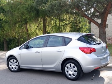 Opel Astra J Hatchback 5d 1.6 Twinport ECOTEC 115KM 2010 Automat Serwis 1.6 Benzyna, zdjęcie 2
