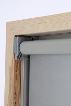 ROLETA DACHOWA ZACIEMNIAJĄCA DO OKIEN dachowych