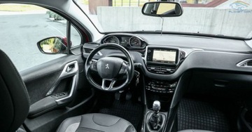 Peugeot 2008 I SUV Facelifting 1.2 PureTech 110KM 2019 Peugeot 2008 2008 I SUV 2019 Facelifting 1.2 P..., zdjęcie 10