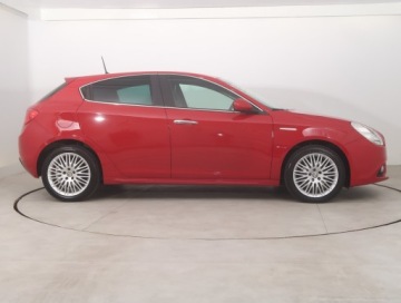 Alfa Romeo Giulietta Nuova II Hatchback 5d Facelifting 1.4 TB 16v Mair 170KM 2014 Alfa Romeo Giulietta 1.4 T MultiAir, Salon Polska, zdjęcie 5