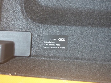 AUDI Q3 83A 14KM POLIČKA ZADNÍ KUFRU 83A867769B