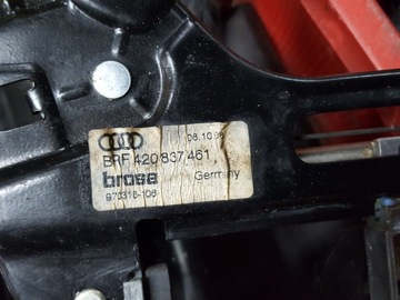 AUDI R8 420 06R- ZVEDÁK OKNO LEVÝ