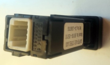 HNÍZDO VSTUP AUX TOYOTA AVENSIS 86190-05010