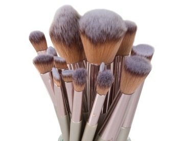 НАБОР ПРОФЕССИОНАЛЬНЫХ КИСТЕЙ ДЛЯ МАКИЯЖА