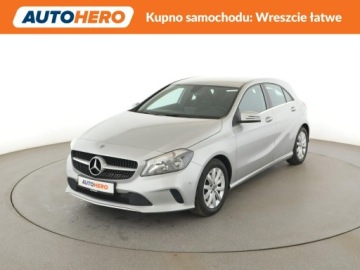 Mercedes Klasa A W176 Hatchback 5d Facelifting 180 122KM 2017 Mercedes A 180 pdc automat navi klima grzane