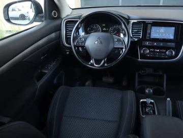 Mitsubishi Outlander III SUV Facelifting 2015 2.0 MIVEC 150KM 2015 Mitsubishi Outlander 2.0, Salon Polska, GAZ, 4X4, zdjęcie 6