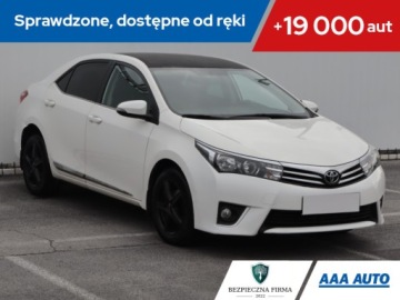 Toyota Corolla X Sedan Facelifting 1.6 Valvematic 132KM 2013 Toyota Corolla 1.6 Valvematic, Salon Polska
