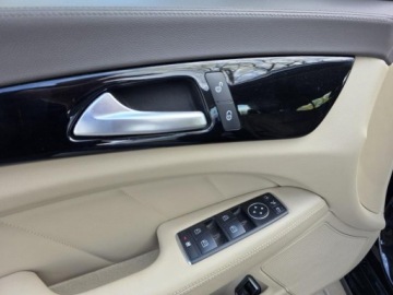 Mercedes CLS W218 Coupe 250 CDI BlueEFFICIENCY 204KM 2013 MERCEDES CLS 250 CDI 2.2l diesel 204KM Przebieg: 137,768km Zadbane wnętrze, zdjęcie 7