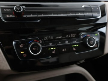 BMW X1 F48 Crossover sDrive20d 190KM 2019 BMW X1 automat full LED jasne skóry navi grzane, zdjęcie 25
