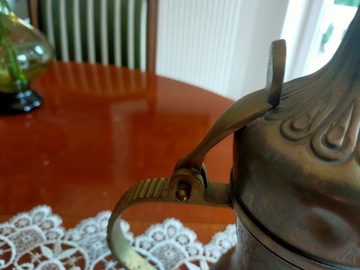 латунный кувшин