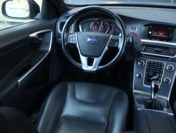 Volvo V60 I Kombi Facelifting 2.0 D4 DRIVE-E 181KM 2014 Volvo V60 D4 2.0, 178 KM, Skóra, Navi, Klima, zdjęcie 6