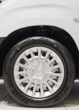 Toyota 2024 Toyota Proace City City 1.5 D-4D Standard 2,3t Active 1.5 Diesel 102KM, zdjęcie 13