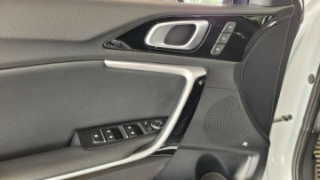 Kia XCeed Crossover 1.4 T-GDI 140KM 2020 Kia XCeed XCEED automat navi ledy biala perla Tylko 116.oookm MOZLIWA ZAMI, zdjęcie 25