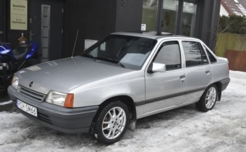 Opel Kadett E Sedan 1.4 i 60KM 1991 Opel Kadett Opel Kadett 1.4 GL 1.4 Benzyna 60KM, zdjęcie 2