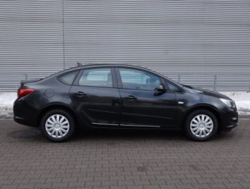 Opel Astra J Sedan 1.6 Twinport ECOTEC 115KM 2016 Opel Astra 1.6 16V, Salon Polska, 1. Właściciel, zdjęcie 5