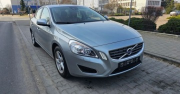 Volvo S60 II Sedan 1.6 D2 115KM 2011 Volvo S60 Bardzo bogata opcja i dobry stan samochodu 1.6 Diesel 115KM, zdjęcie 1
