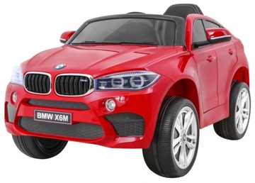 Автомобиль BMW X6M, окрашенный в черный цвет