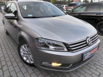 Volkswagen Passat B7 Variant 2.0 TDI CR DPF BlueMotion 140KM 2014 Volkswagen Passat Grzane fotele Klimatronik 2xPDC Alu Tempomat Hak 2.0, zdjęcie 3