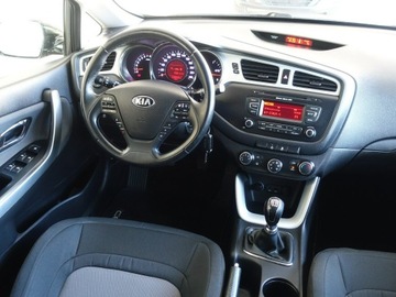 Kia Ceed II Kombi 1.6 GDI 135KM 2012 Kia Cee'd 1.6 Ben.135KM//Ledy/Czujniki, zdjęcie 19