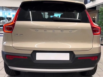 Volvo XC40 Crossover Facelifting 2.0 B4 197KM 2025 VOLVO XC40 B4 Core Suv 2.0 (197KM) 2025, zdjęcie 2