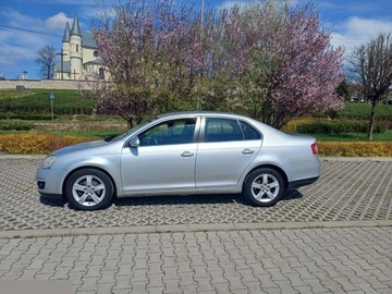 Volkswagen Jetta V 2008 Volkswagen Jetta 2.0 TDI Sportline 136KM 2008r, zdjęcie 2