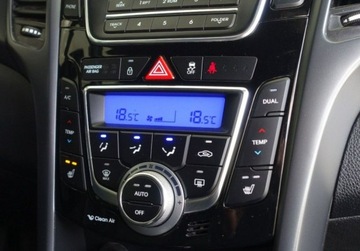 Hyundai i30 II Wagon Facelifting 1.6 CRDi 110KM 2016 Hyundai i30 1.6 CRDi 110KM/Podgrz.fotele/ Tylne, zdjęcie 25