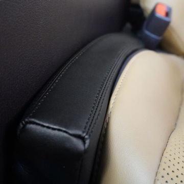 Набор подушек, заполняющих пространство между сиденьями