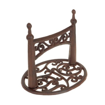 Чугунный скребок для чистки обуви.