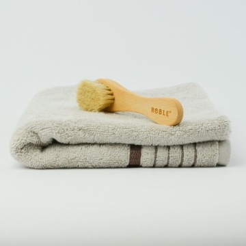 Натуральная конская щетка для сухого массажа лица, бюста и декольте NOBLE